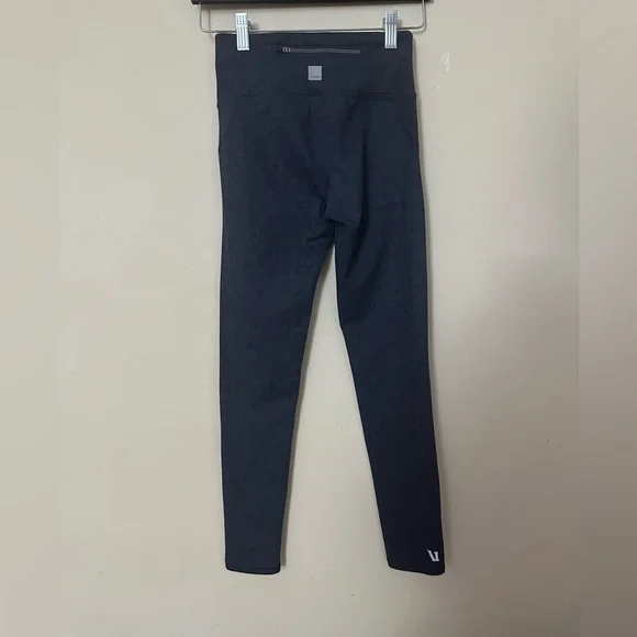 Vuori Pace High Rise Legging! Ocean Texture Blue! EUC - Picture 4 of 8